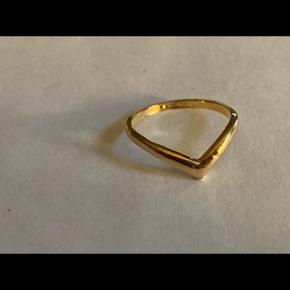Gold color costume jewelry, V design, Ring - Picture 1 of 7